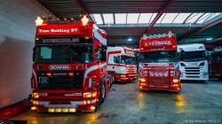 20251019-Tom-Holding-00116